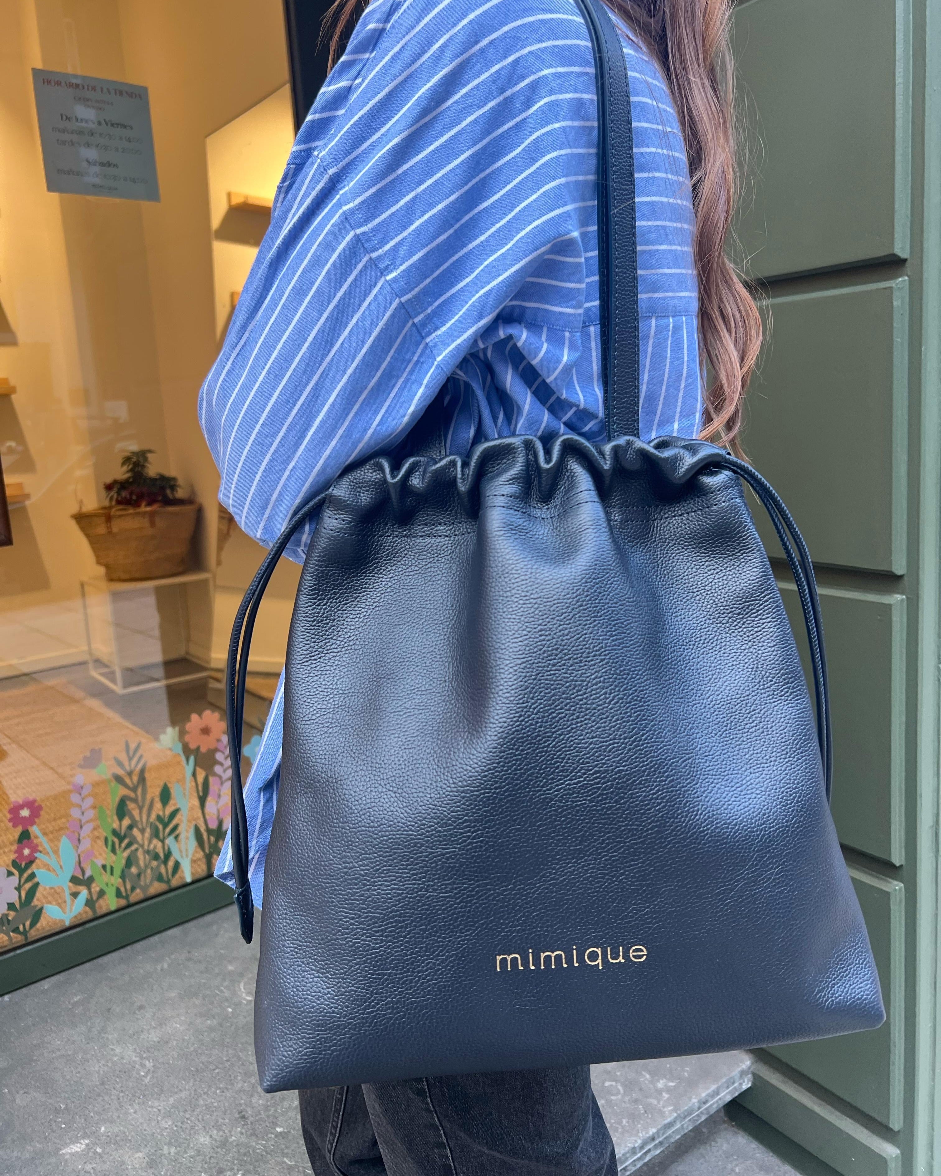 Barro navy de Mimique. Bolso grande estilo Tote bag de gran capacidad y calidad. Bolso elegante, cómodo y ligero