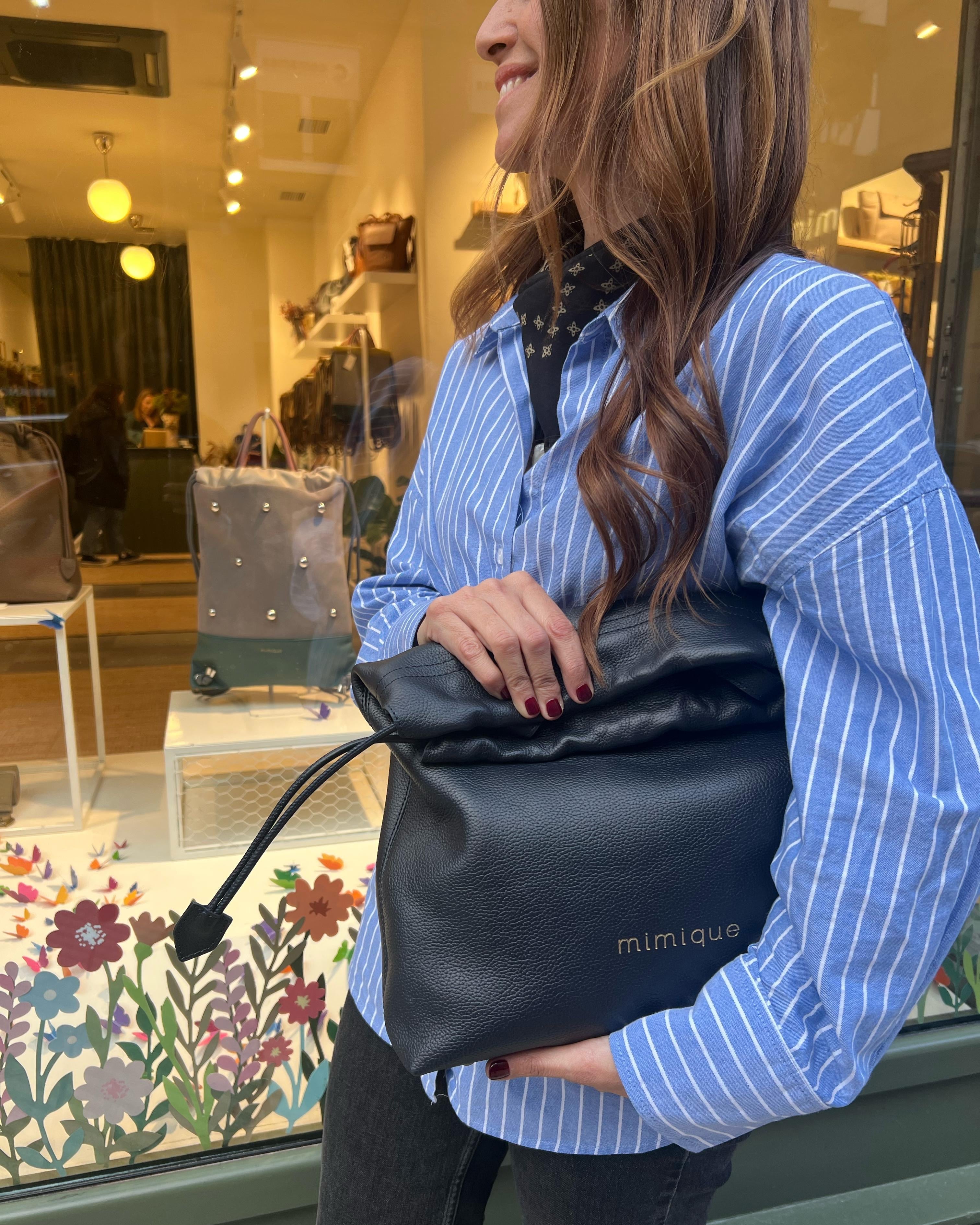 Tote bag o shopper de piel premium azul marino para mujer Barro de Mimique. Made in Spain