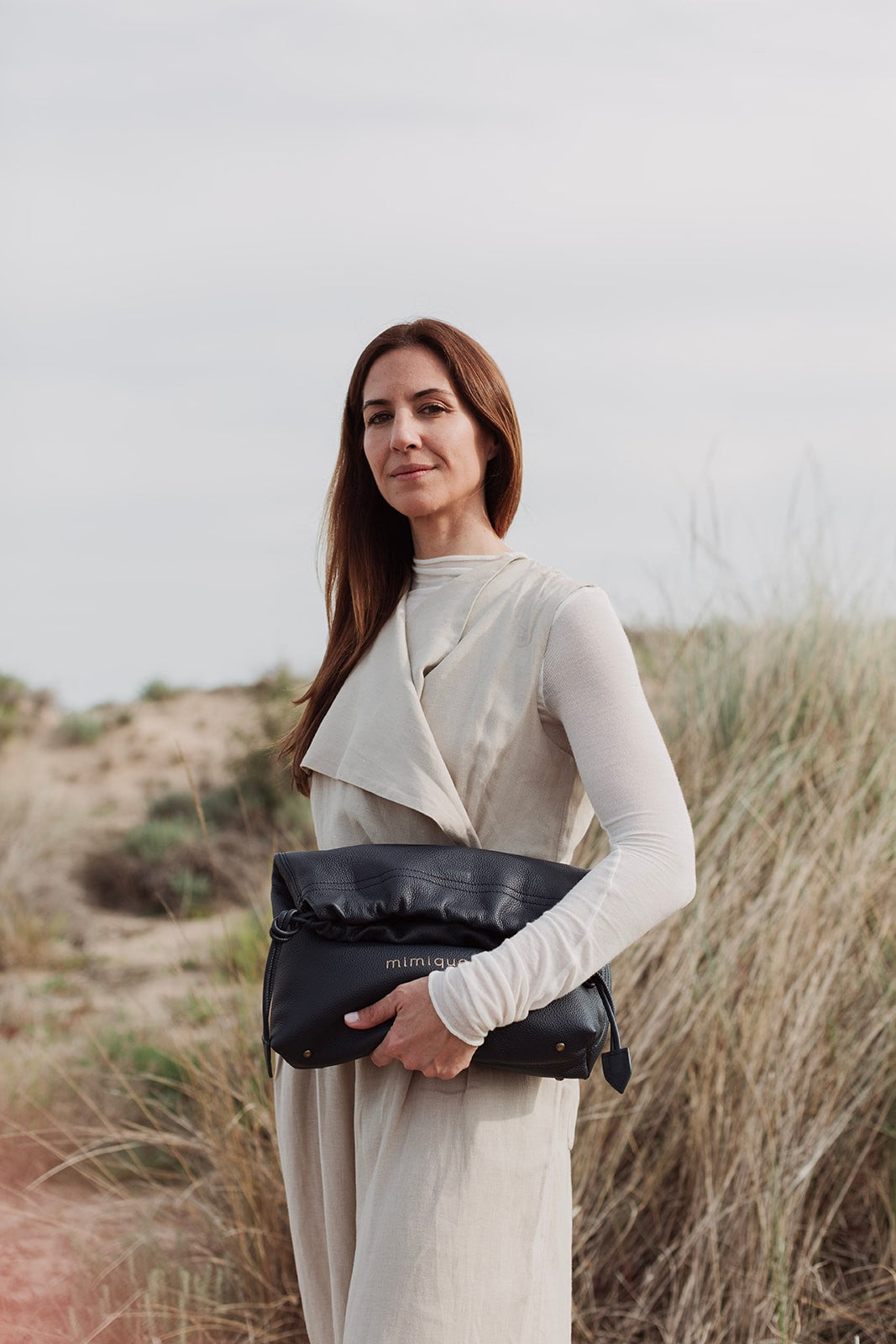 Bolso Tote Bag de piel negra Barro hecho en España ligero y con gran capacidad