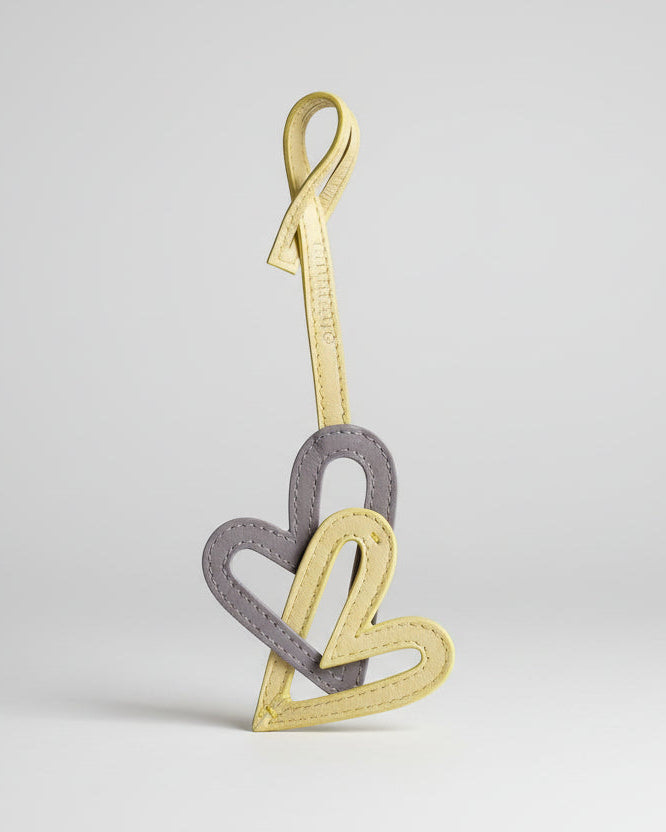 Charm llavero de corazones en piel de alta calidad bicolor lavanda y mantequilla para colgar de bolsos y accesorios Mimique