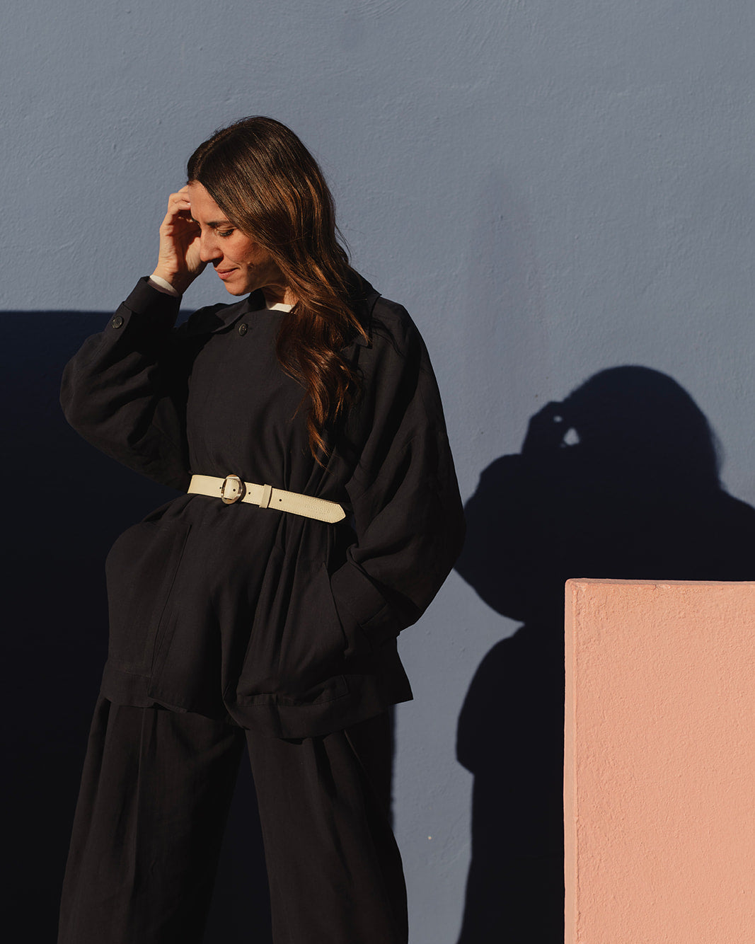 Cinturón de piel color crema Ballota de Mimique para mujer, fabricado en España en piel premium con hebilla redonda. Cómodo y duradero