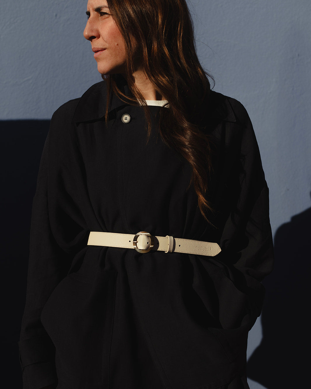 Cinturón de piel crema para mujer Ballota de Mimique. Calidad Made in Spain. Hebilla redonda. Diseño cómodo, resistente y atemporal