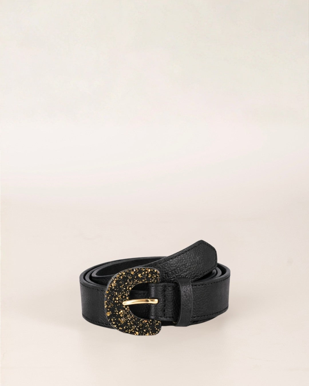 Cinturón de piel negro para mujer Buelna de Mimique hecho a mano en España con elegante y original diseño