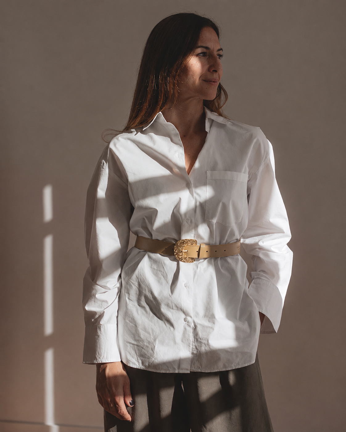 Buelna camel praliné cinturón de piel para mujer de Mimique made in Spain hebilla metacrilato con detalles dorados