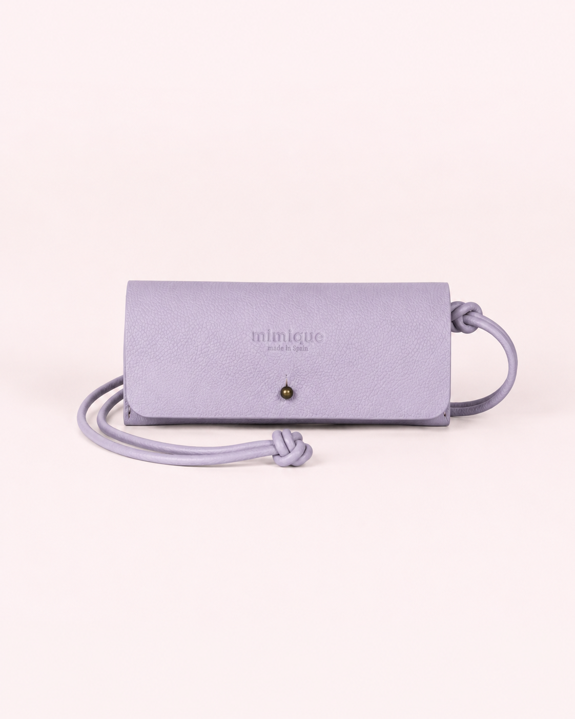 Funda de gafas de piel Mimique color morado lavanda de gran calidad y comodidad para colgar made in Spain