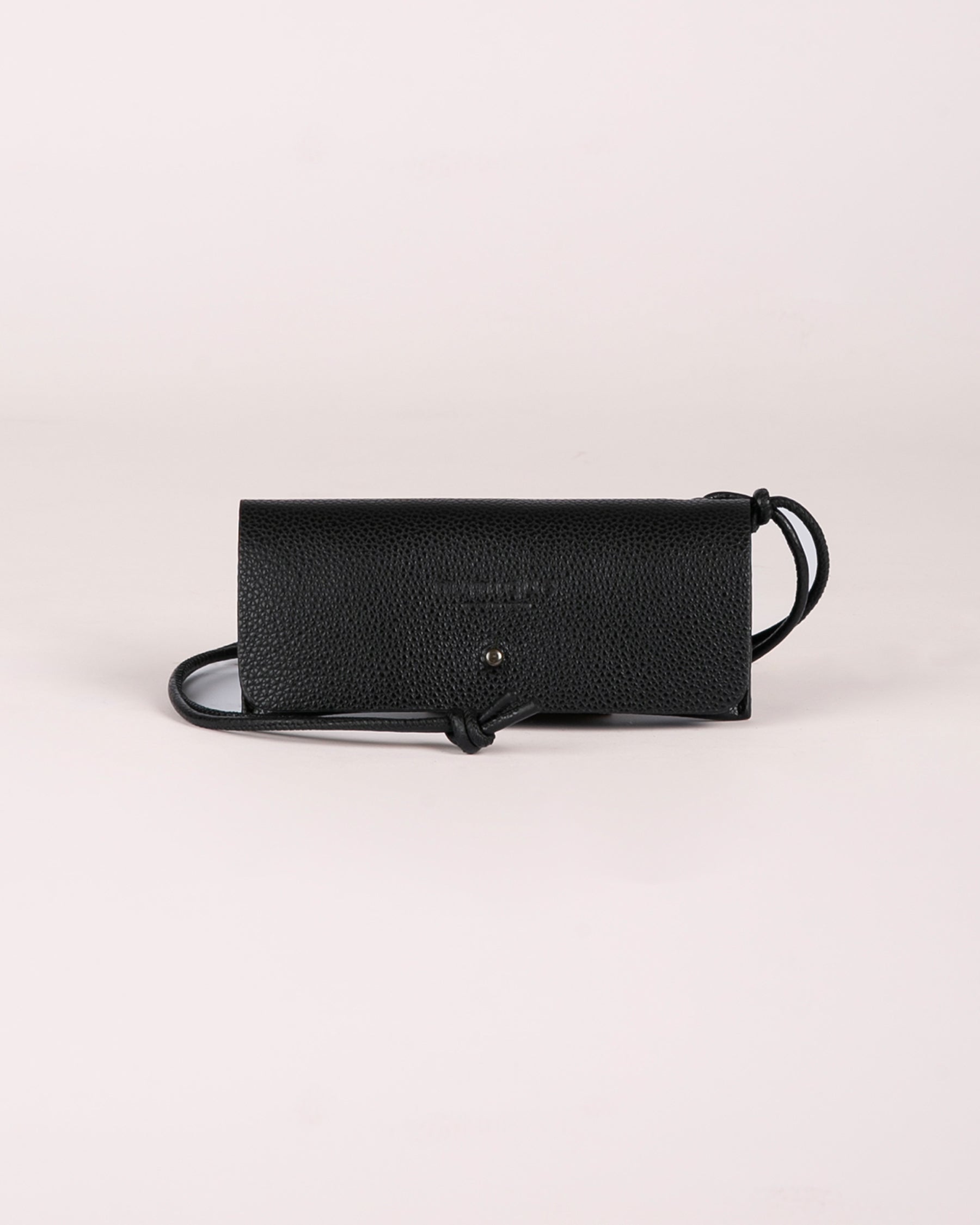 Funda para todas las gafas Mimique en piel premium con cordón para colgar hecha a mano en España