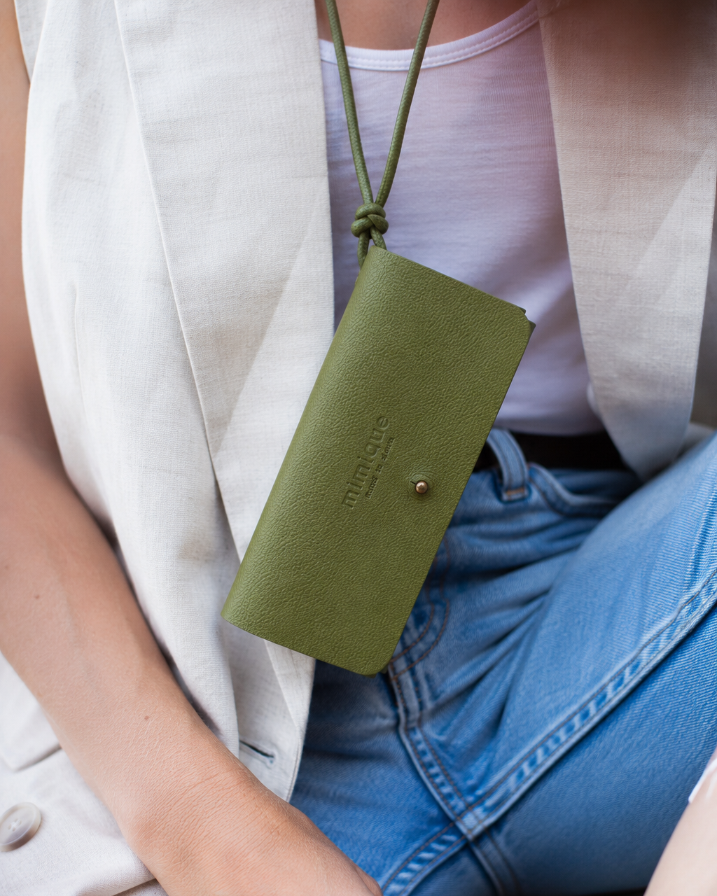 Funda de gafas verde Mimique en piel de alta calidad made in Spain compatible con todas las gafas