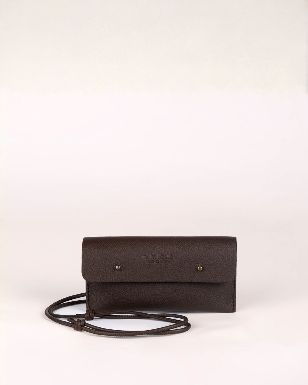 Funda de móvil de piel de gran calidad Mimique color marrón chocolate con cordón para colgar o poner en bandolera