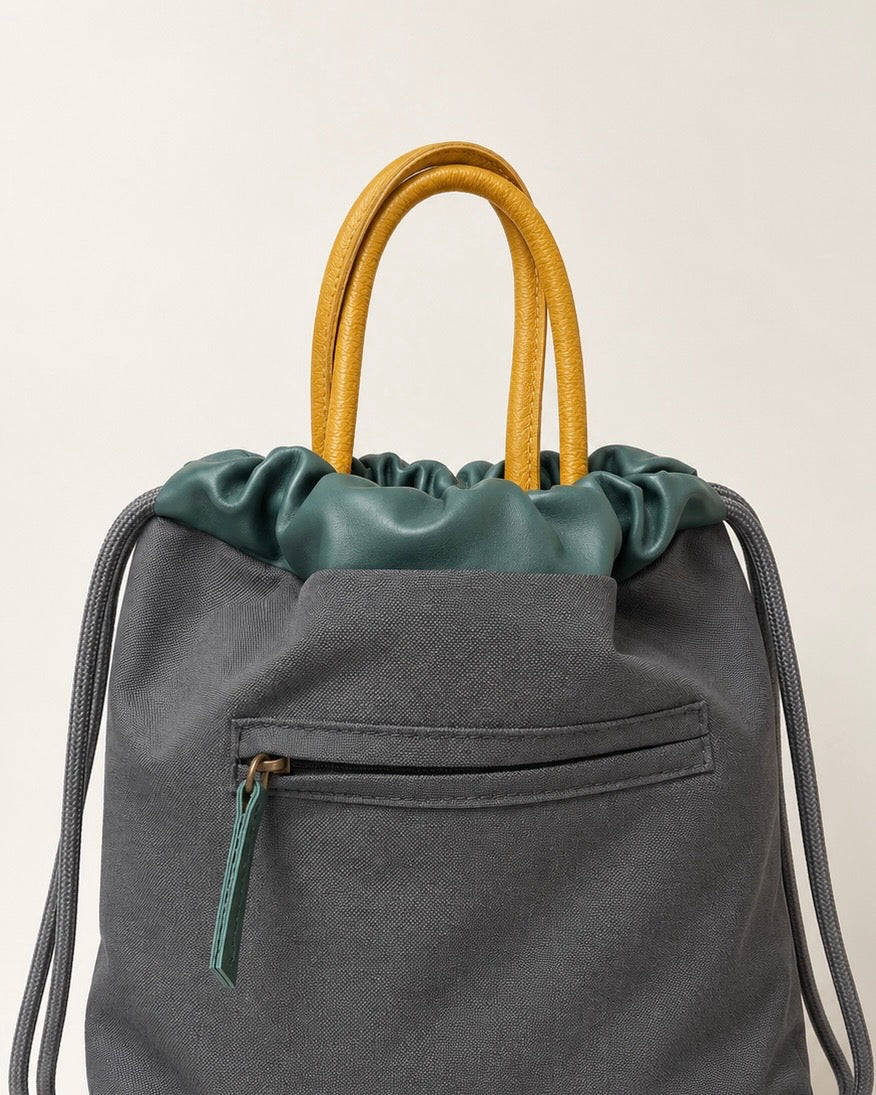 Mochila bolso Atalaya Mimique en piel y loneta impermeable gris con asa de mano y bolsillo con cremallera
