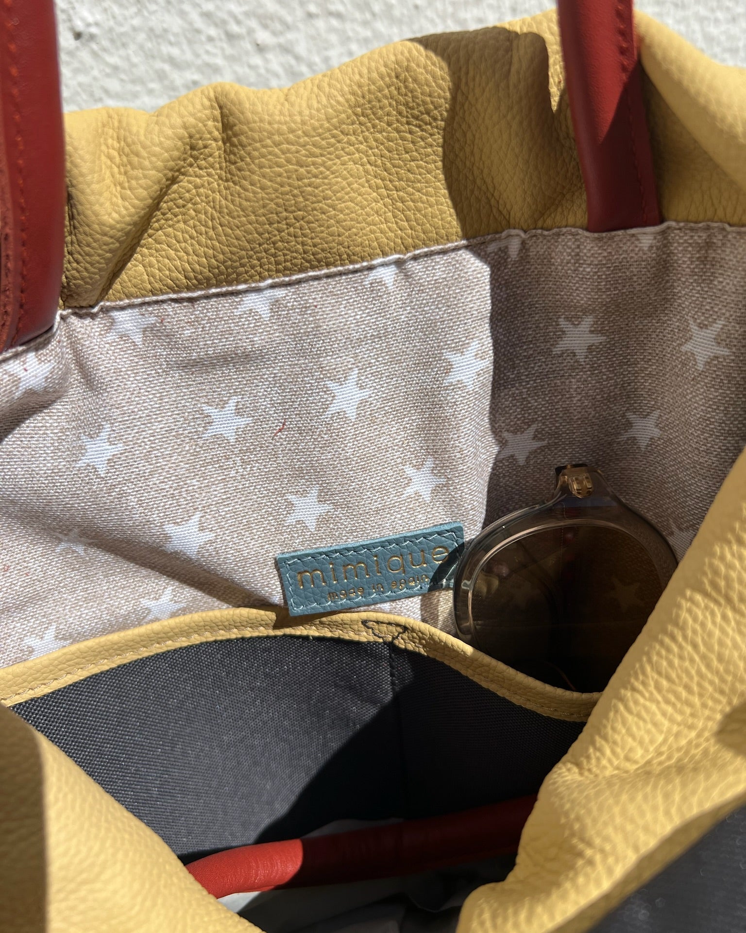 Mochila gran calidad y acabados Sevalle Mimique para mujer en color gris en piel y lona con forro y bolsillo interior