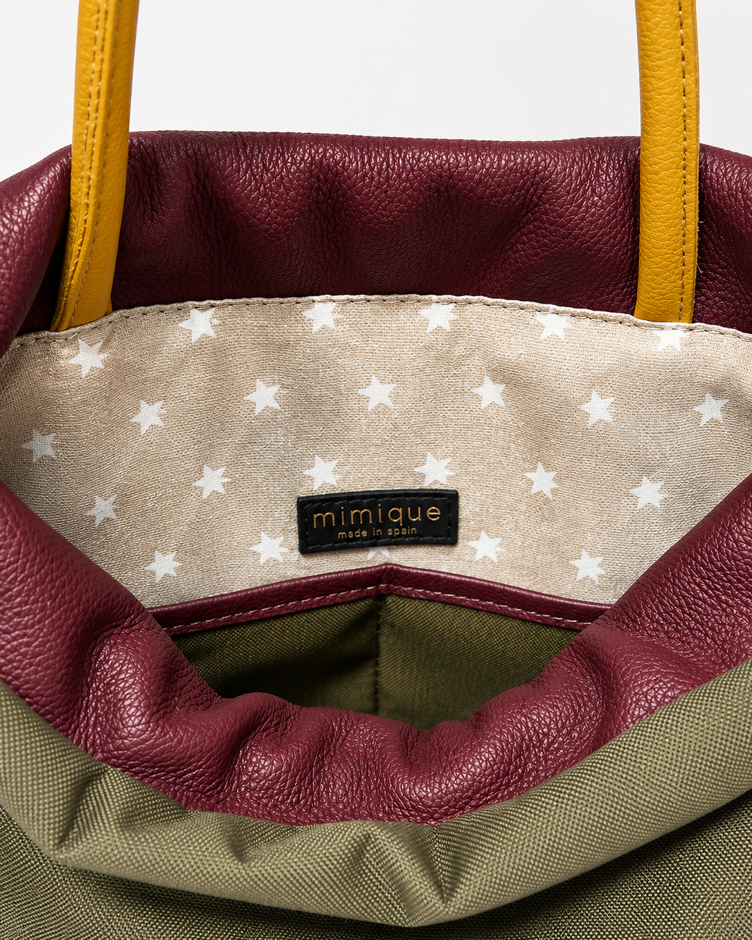 Sevalle caqui y cereza mochila bolso Mimique con forro y bolsillo interior. Con asa de mano y materiales premium
