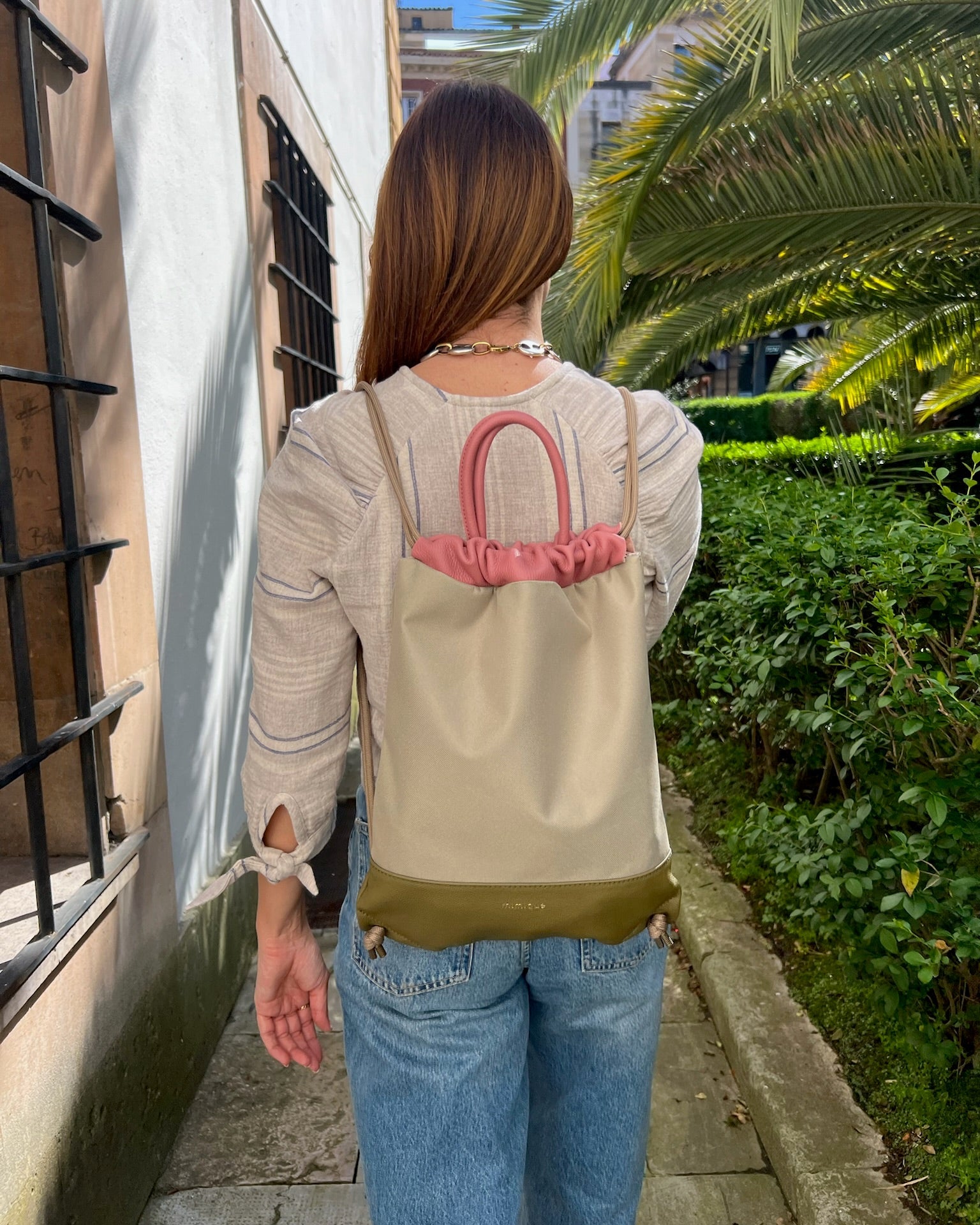 Mochila grande piel y loneta para mujer ligera Sevalle Mimique de gran capacidad color camel beige