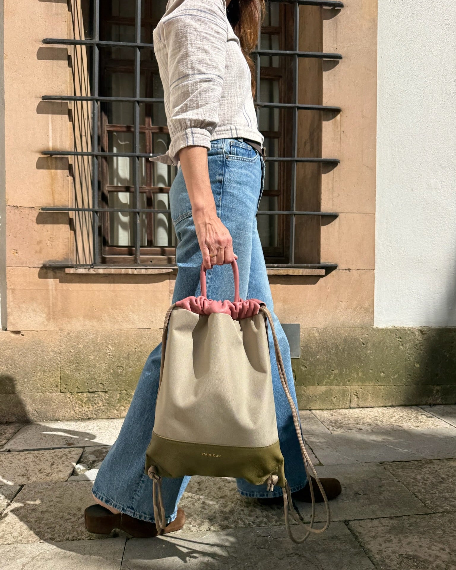 Mochila bolso para todos los días de piel impermeable Sevalle Mimique beige hecha de forma artesanal en España
