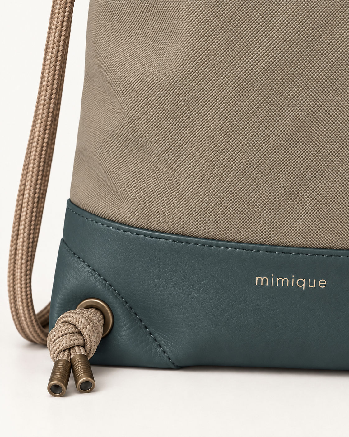 Mochila bolso Sevalle de piel y lona gris confeccionada de forma artesanal en España por Mimique