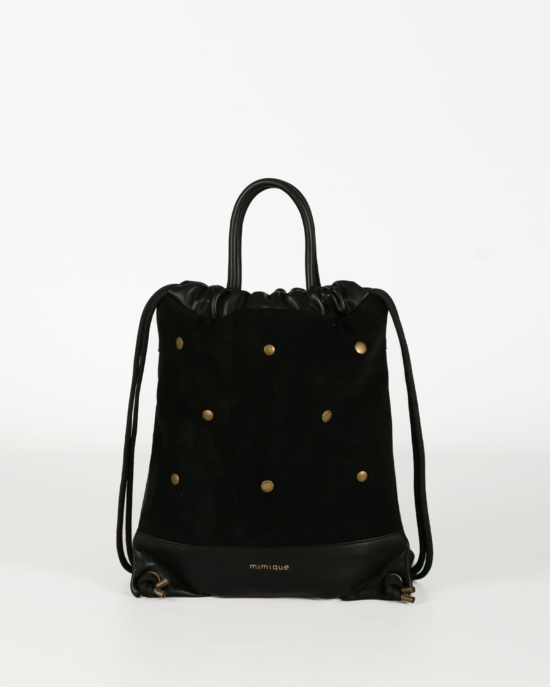 Mochila mediana de piel para mujer Tachuelas dots de Mimique. Diseño versátil y atemporal. Color negro. Hecha en España