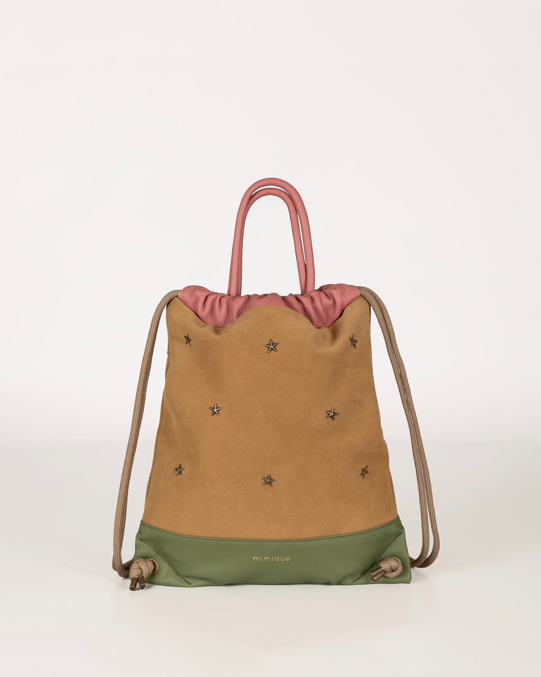 Mochila bolso mediana de piel beige y verde para mujer Tachuelas mini de Mimique. Hecho a mano en España. Tamaño mediano, gran capacidad. Cierre seguro