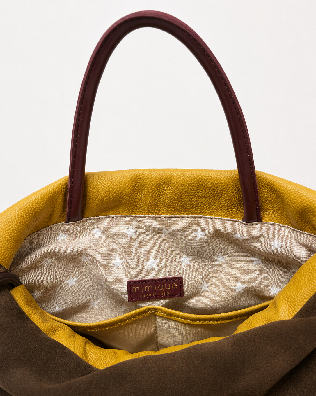Bolso mochila mediana Torimbia zero en piel chocolate y ocre de Mimique con forro y bolsillo interior y asa de mano