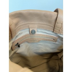 Bolso Tote Bag de piel confeccionado de forma artesanal en España poniendo especial énfasis en el criterio calidad.