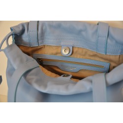 Tote Bag de piel confeccionado de forma artesanal en España poniendo especial énfasis en el criterio calidad.