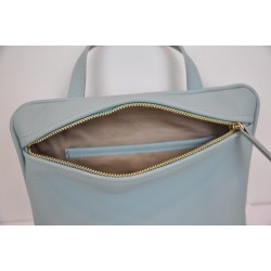 Small leather bag. Zipper closure. Shoulder bag with adjustable handle.
