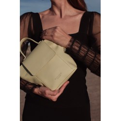 Small leather shoulder bag with lid and zipper Andrín Mimique model
