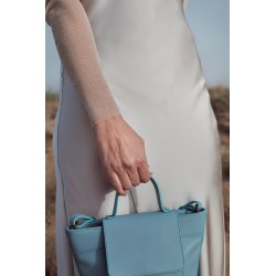 Bolso bandolera pequeño de piel con tapa y cremallera modelo Andrín mini Mimique azul