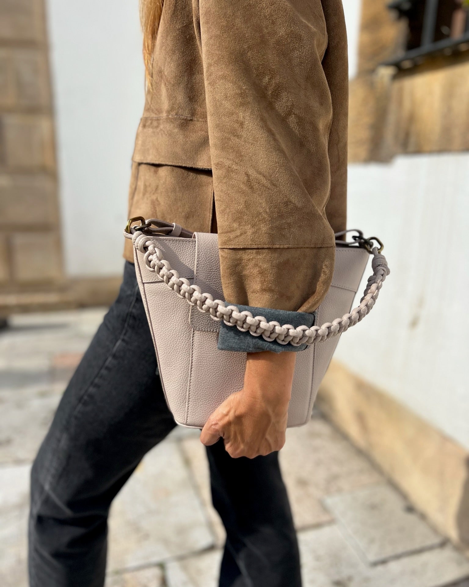 Bolso grande de piel de máxima calidad para mujer Andrín de Mimique. Color nude. Hecho en España