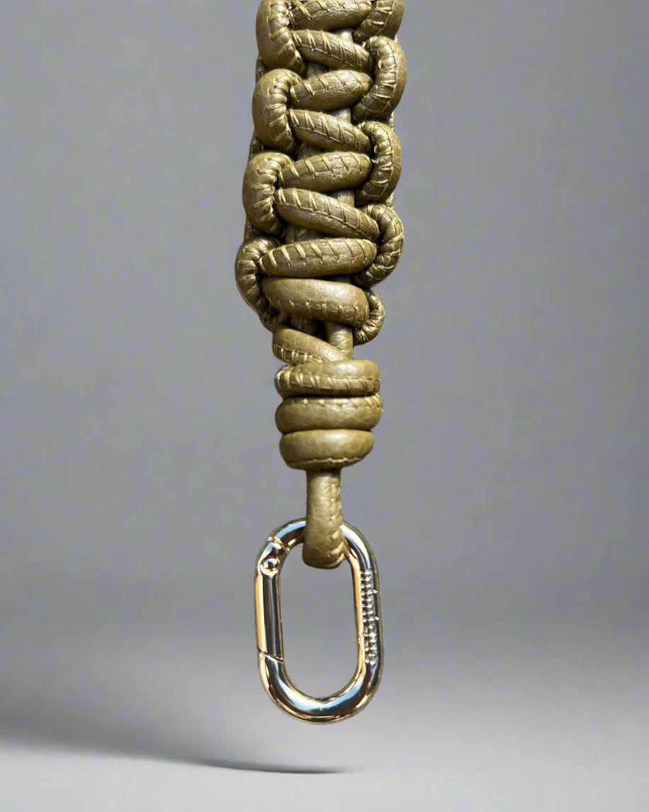 Asa de piel trenzada para bolso de mujer Mimique. Color verde oliva. Hecha en España
