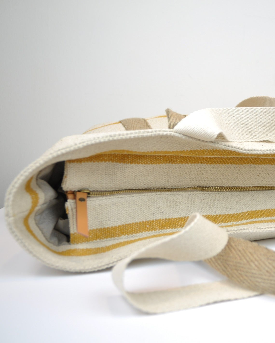 Bolsa de plaza viaje CAPAZO RAYA MOSTAZA Mimique hecha a mano en España con cremallera