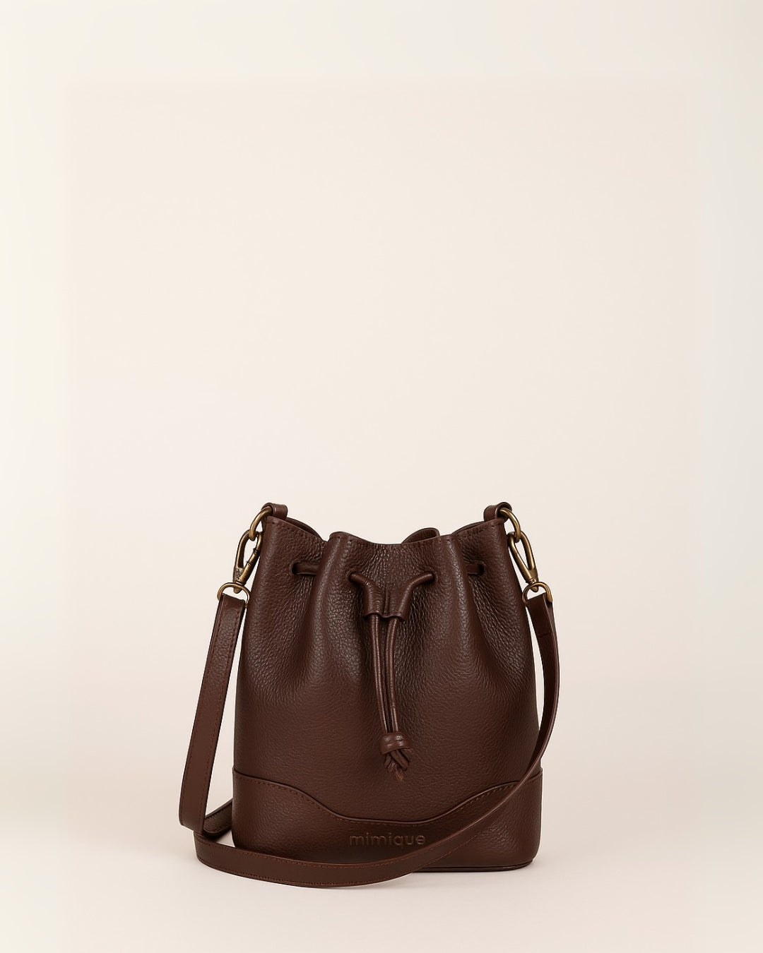 Bolso bombonera de piel para mujer Serín Mimique. Color marrón chocolate. Hecho en España