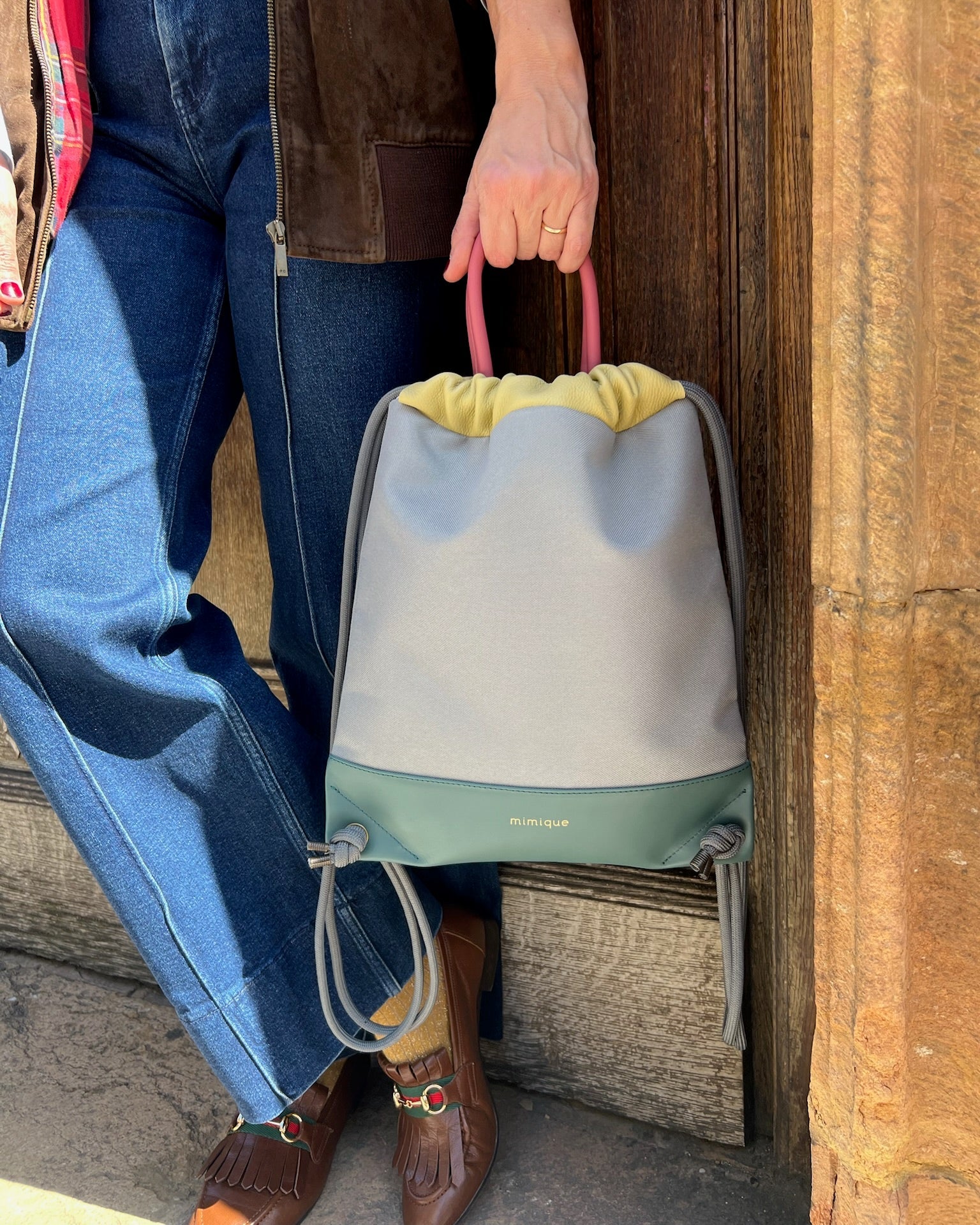 Mochila bolso Atalaya de Mimique gris para mujer de piel y loneta impermeable