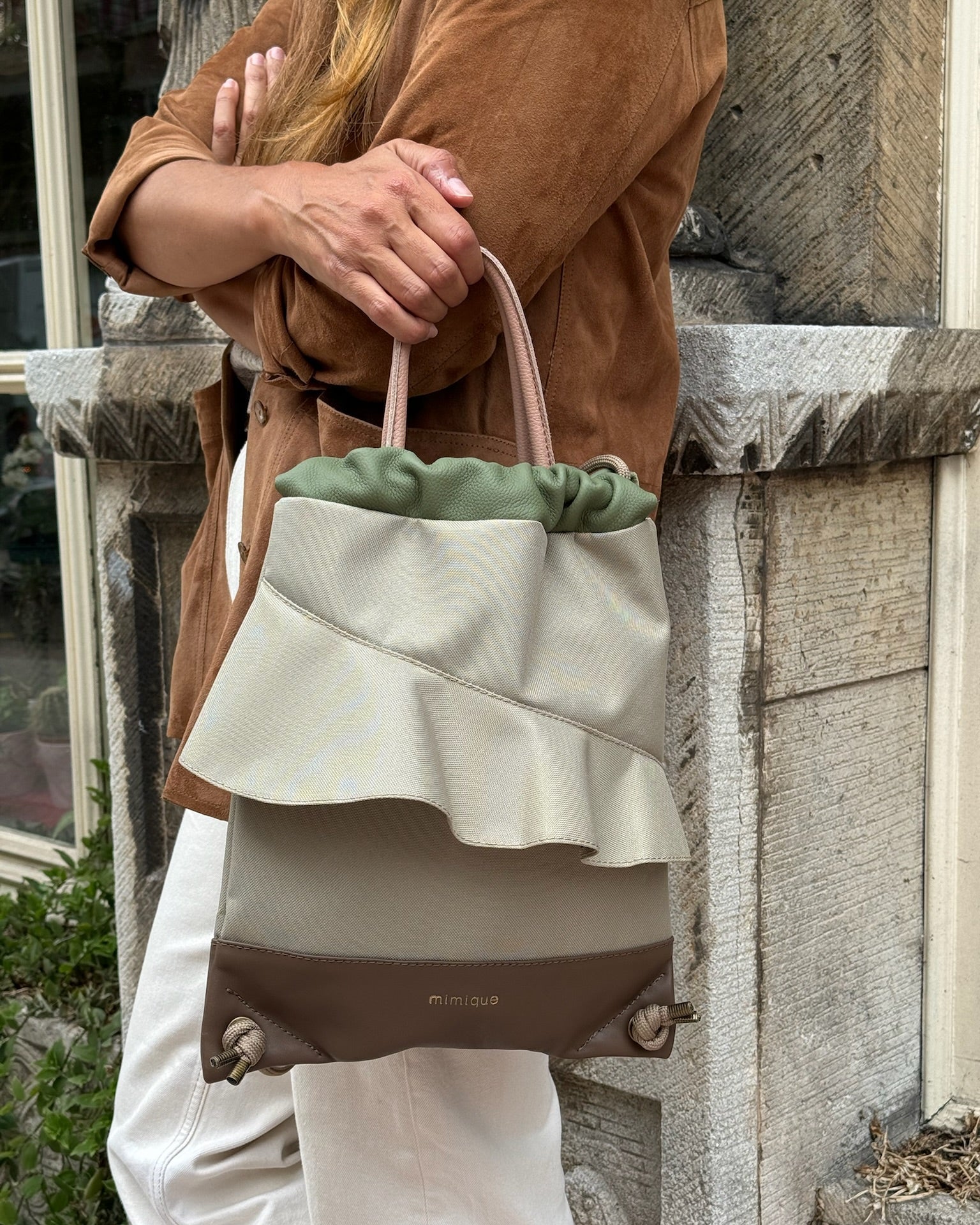 Mochila bolso Zahora mini de Mimique de piel y loneta impermeable beige. Ligera y con gran capacidad