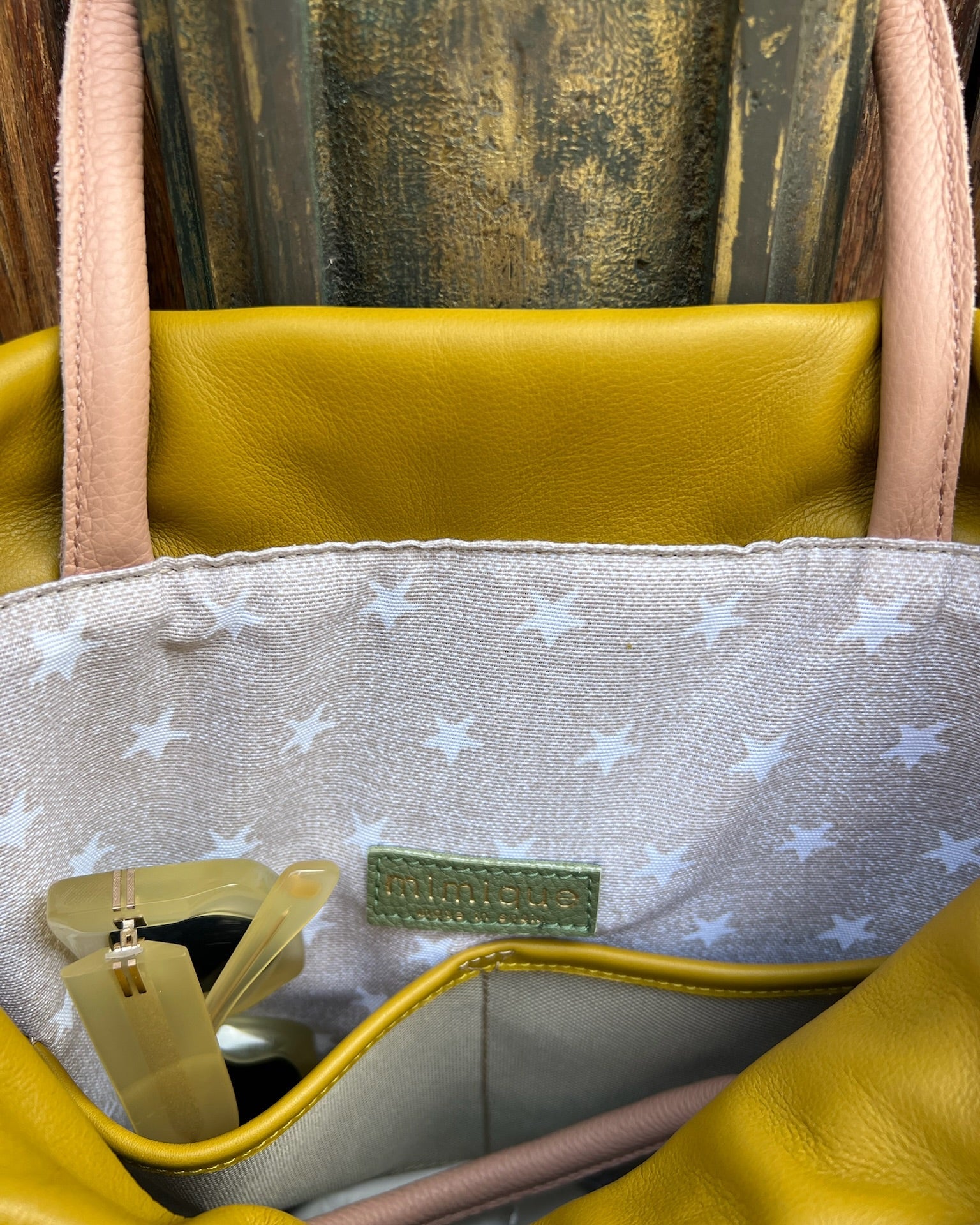 Mochila grande Zahora de Mimique de piel y loneta impermeable con volante beige