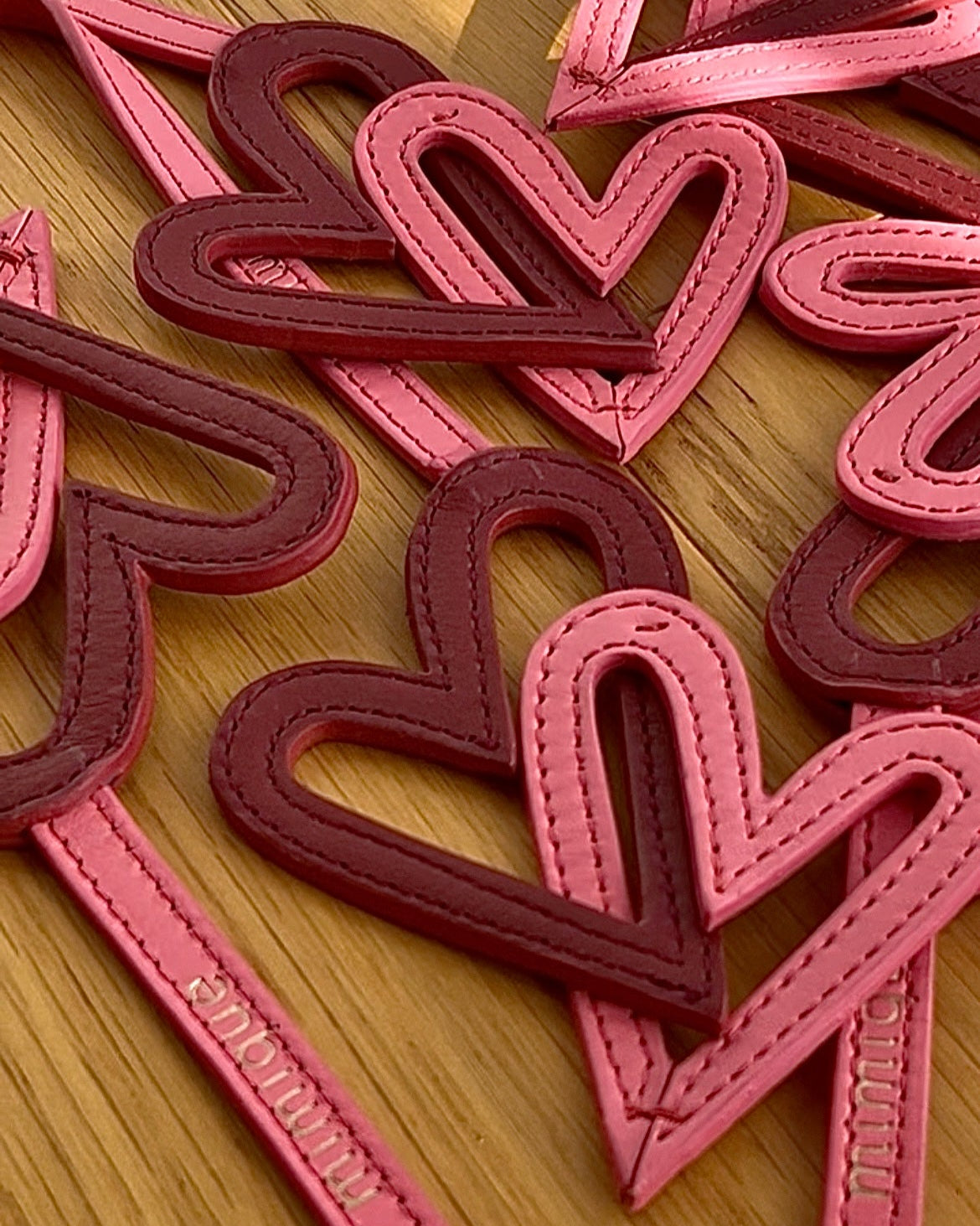 Llavero corazones de piel solidario