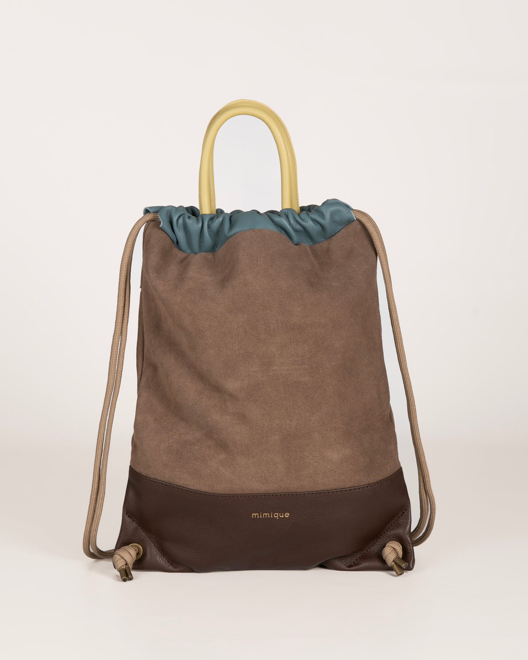 Mochila para mujer de gran calidad Arra de Mimique. Hecha en España de piel topo y chocolate