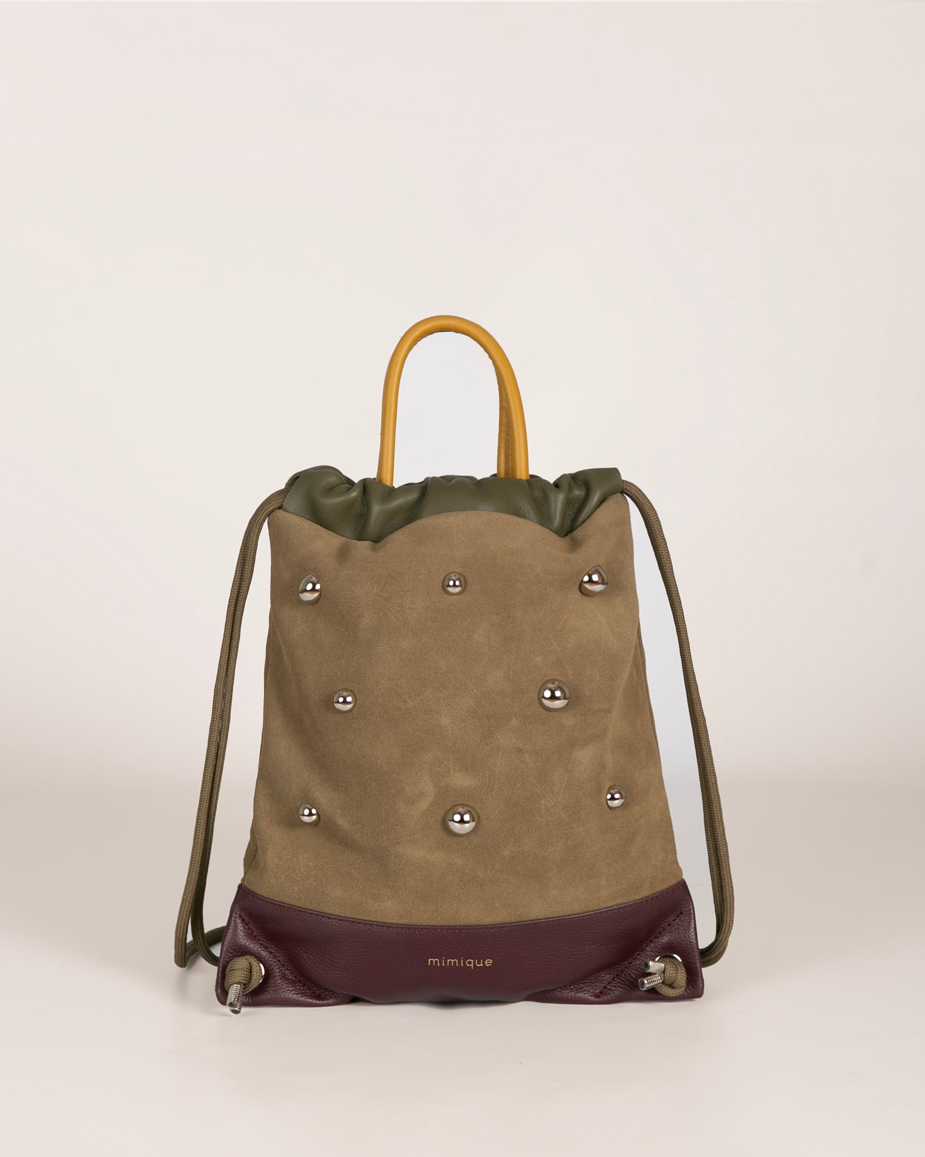 Mochila bolso Tachuelas mini Mimique en piel y serraje caqui. Made in Spain