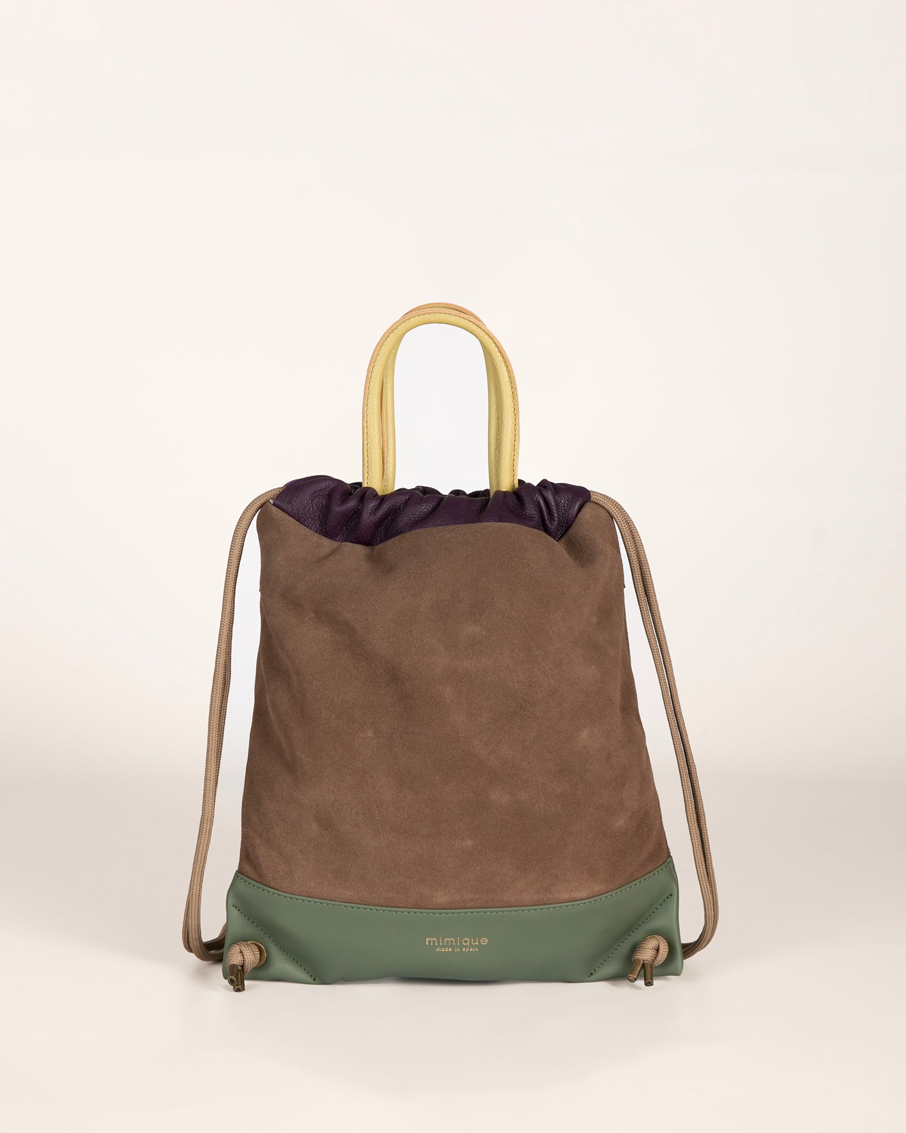 Mochila bolso de piel y ante Torimbia Zero de Mimique. Hecha a mano en España. Color topo