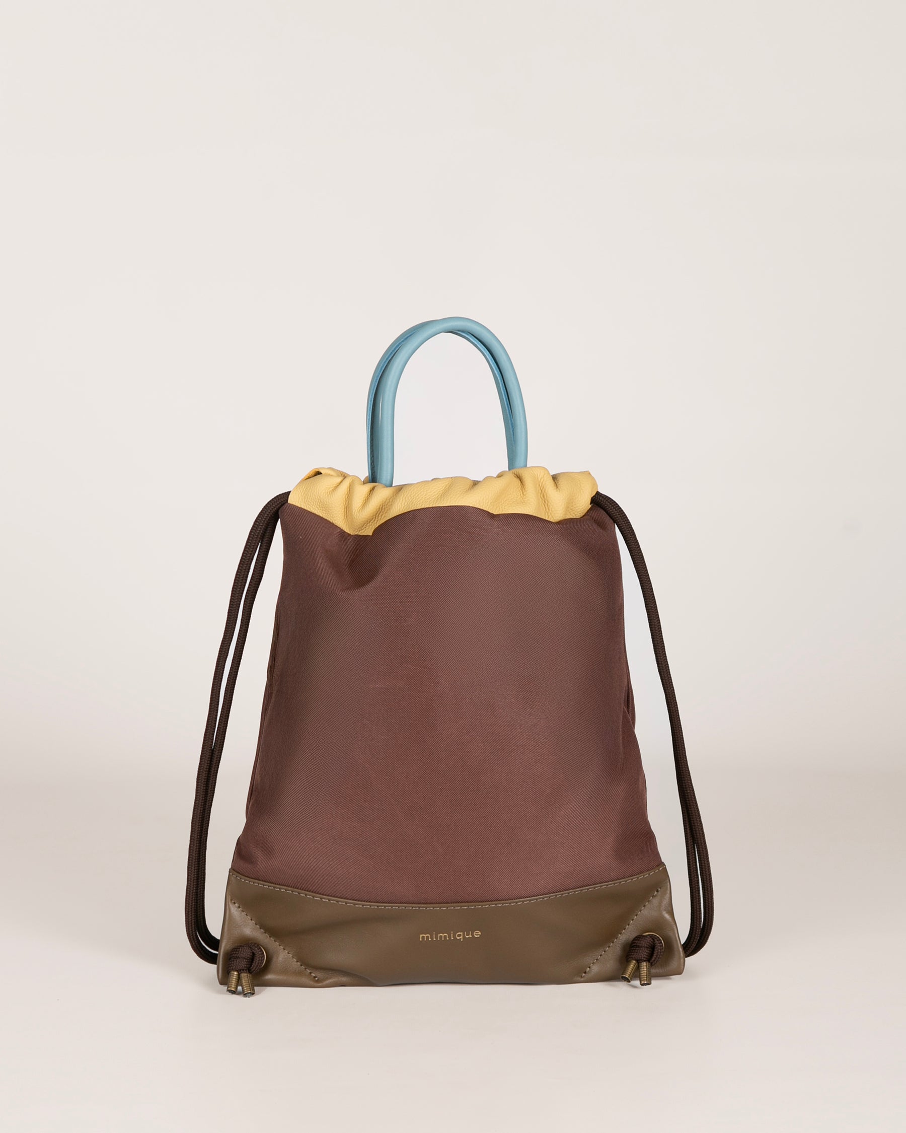 Mochila para mujer en loneta impermeable Atalaya de Mimique. Color marrón chocolate