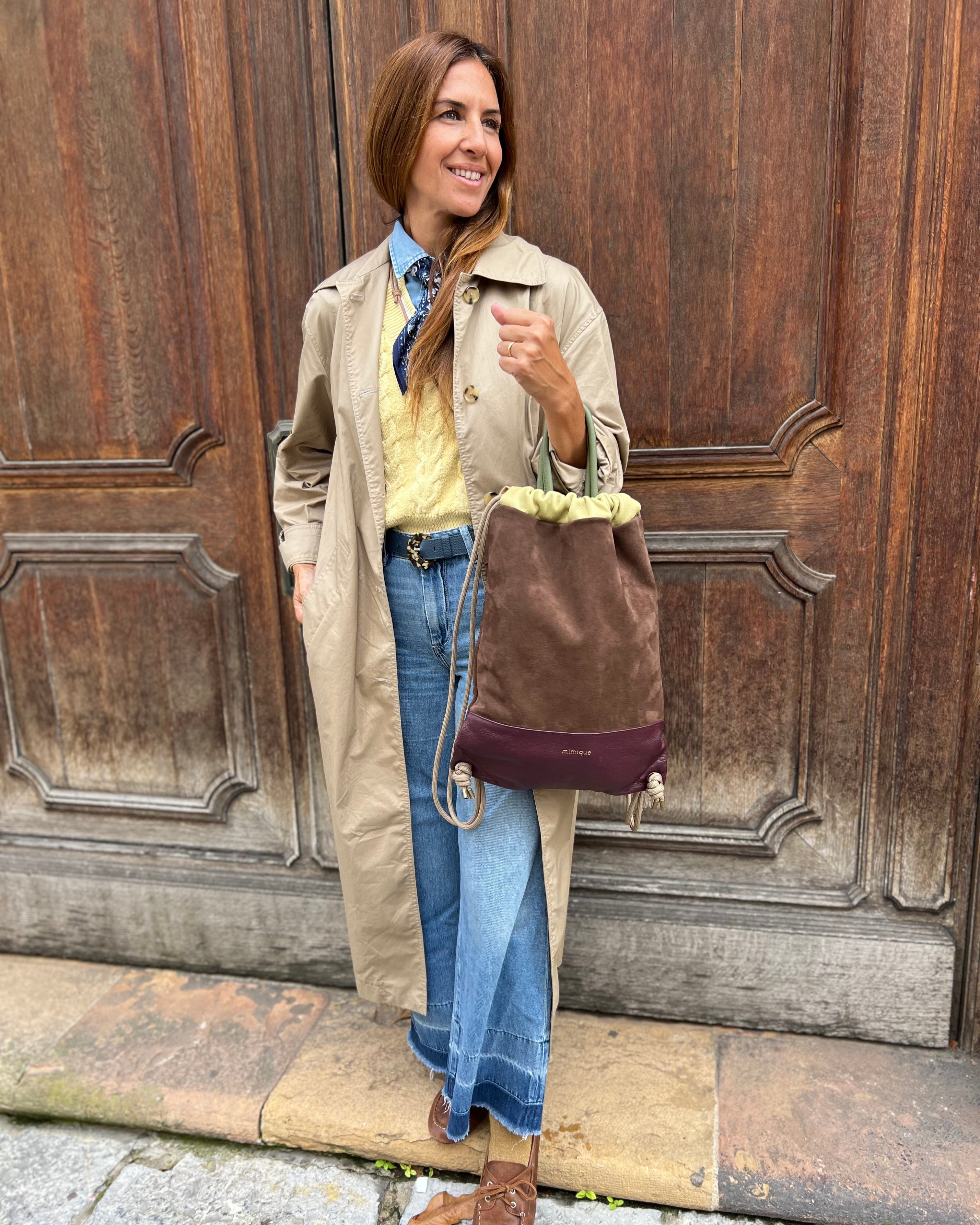 Mochila para mujer Arra de Mimique. En piel y ante de gran calidad color marrón chocolate y burdeos