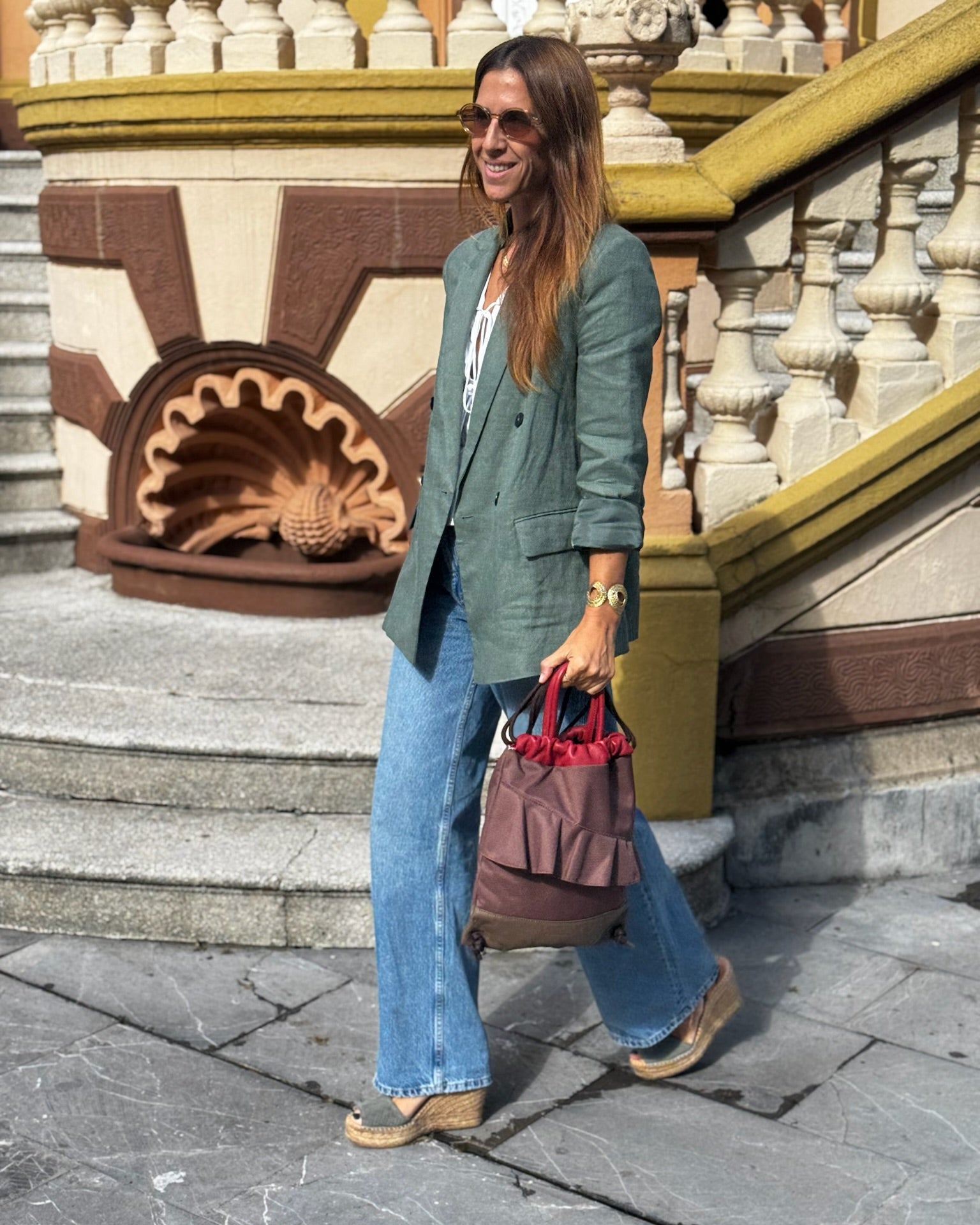 Mochila bolso Zahora mini de Mimique. Ligera, de gran calidad, con volante marrón chocolate