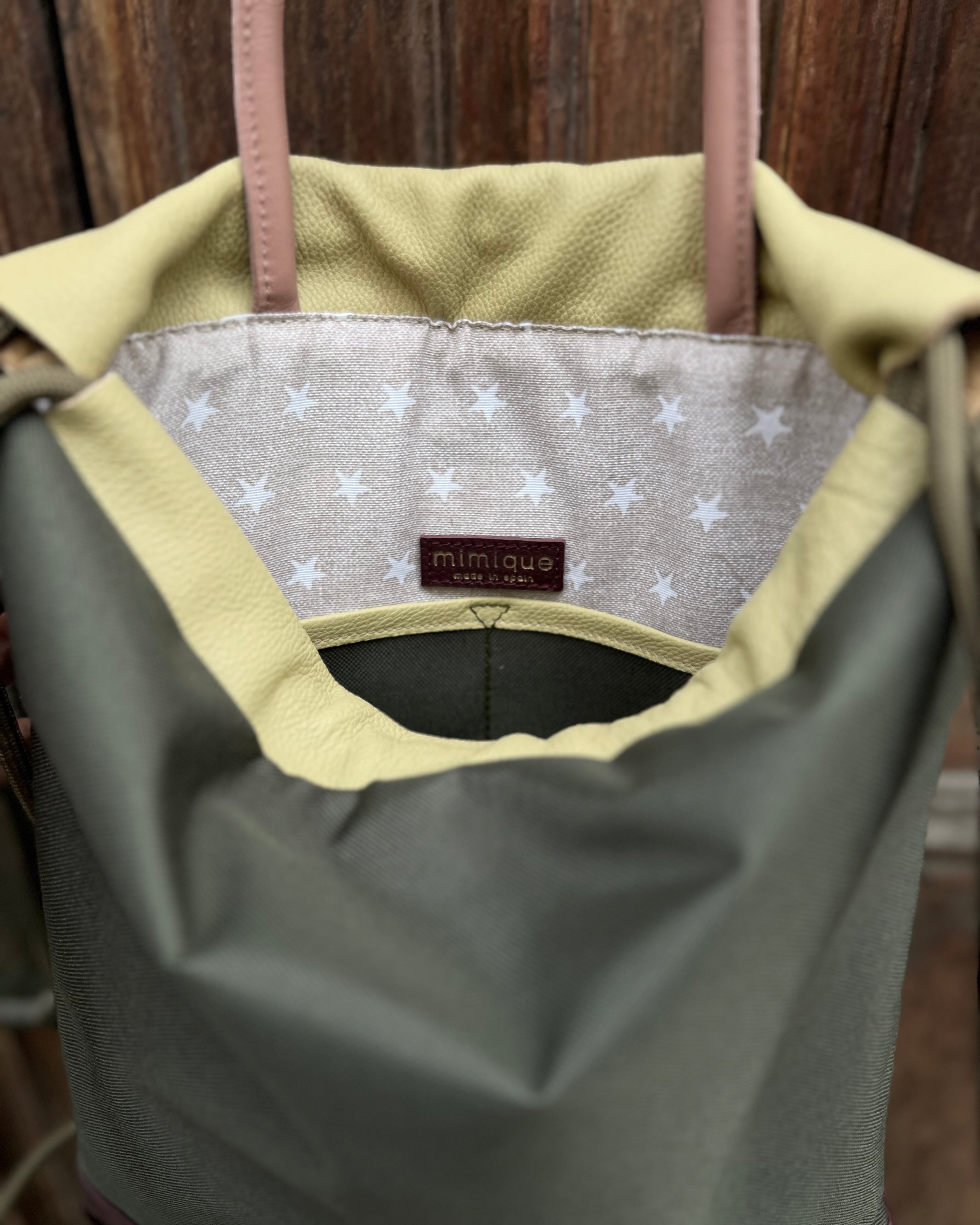 Mochila para mujer grande Sevalle Mimique verde caqui. Hecha a mano en España