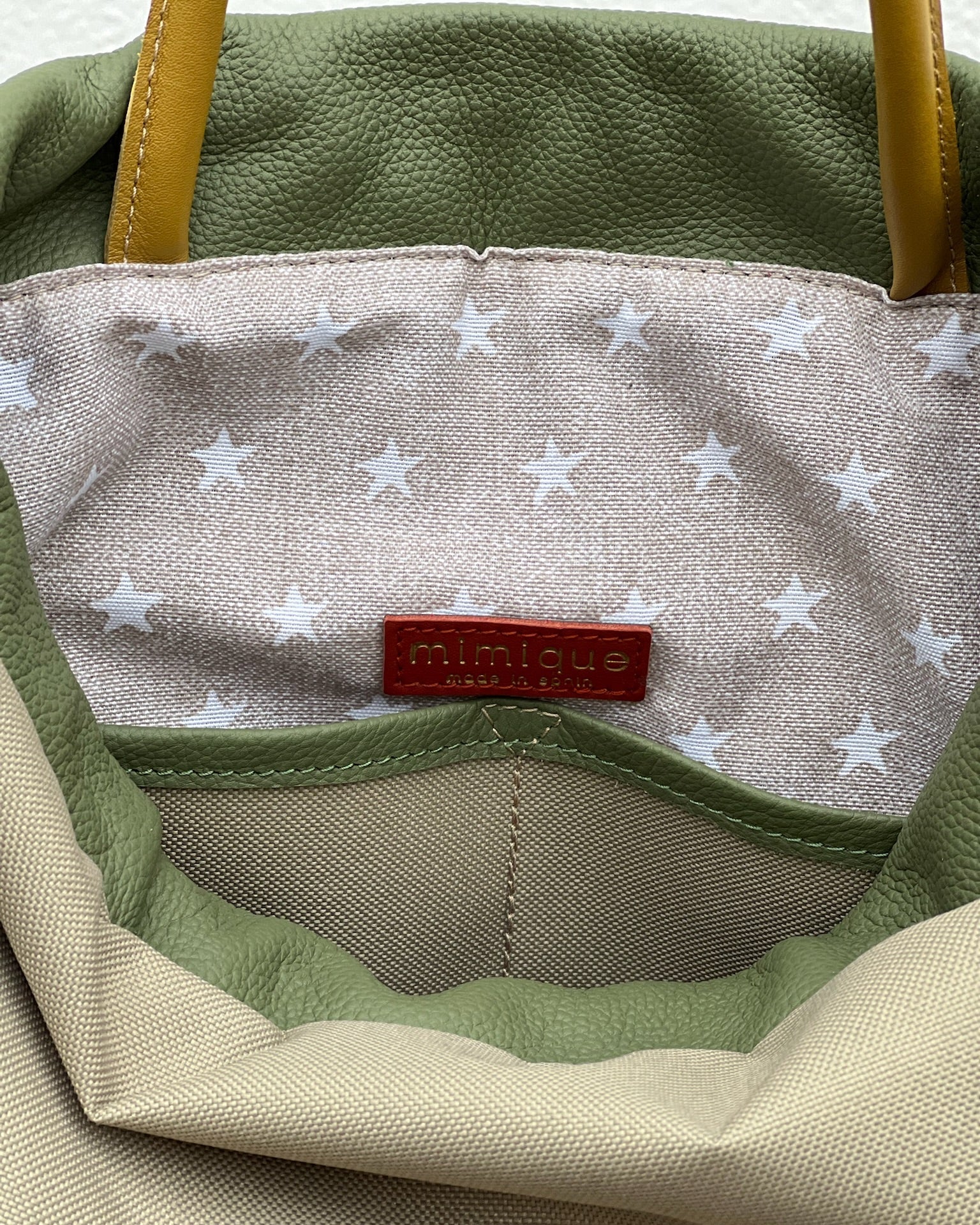 Mochila grande y ligera para mujer Sevalle Mimique. Color beige. Hecha a mano en España