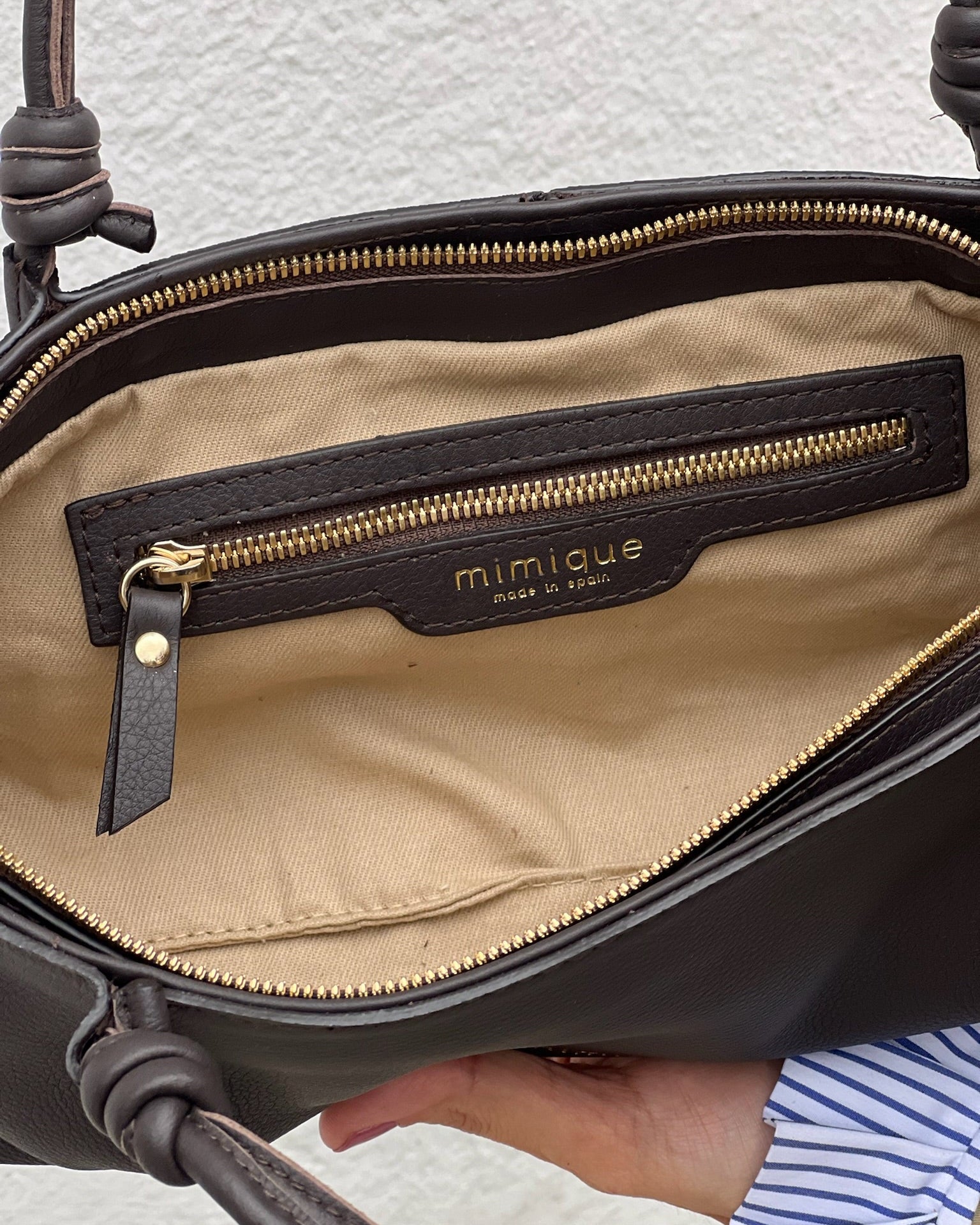 Bolso baguette para mujer Toranda de Mimique. Piel de máxima calidad marrón chocolate