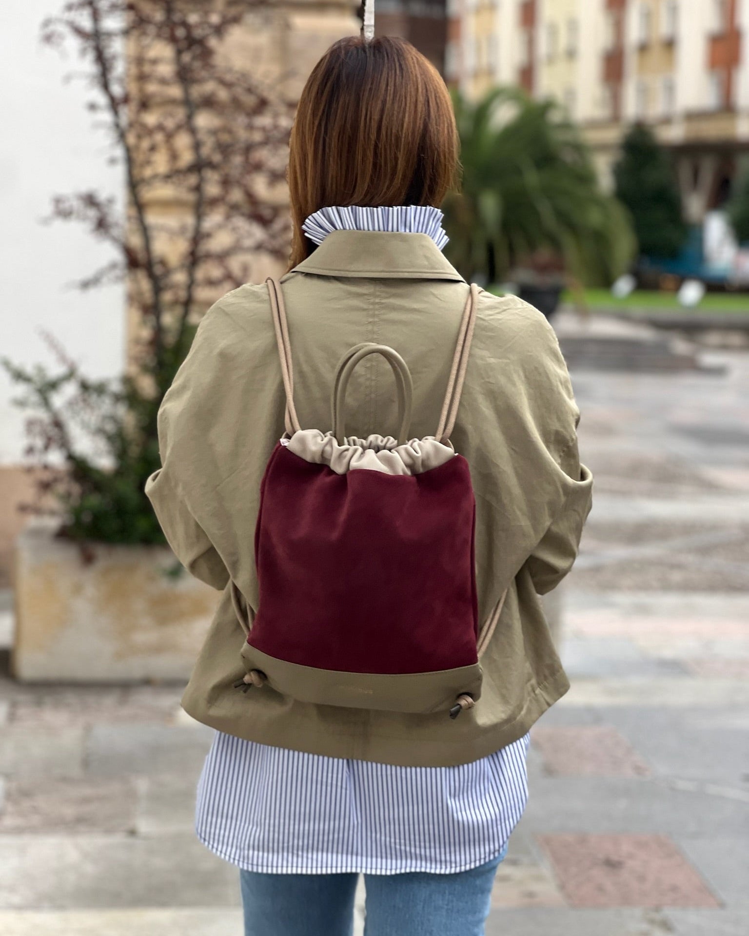Mochila bolso piel ante burdeos para mujer Torimbia zero Mimique. Made in Spain