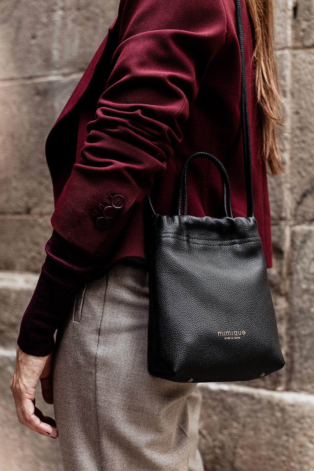 Bolso bombonera pequeña de piel negro Cue de Mimique. Made in Spain
