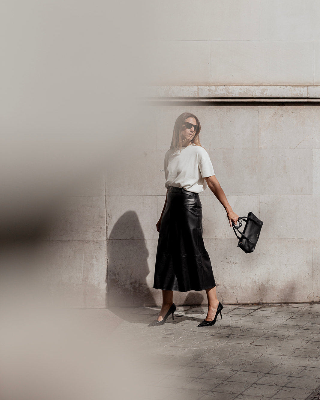 Bolso Toranda Mimique de piel premium color negro confeccionado de forma artesanal en España