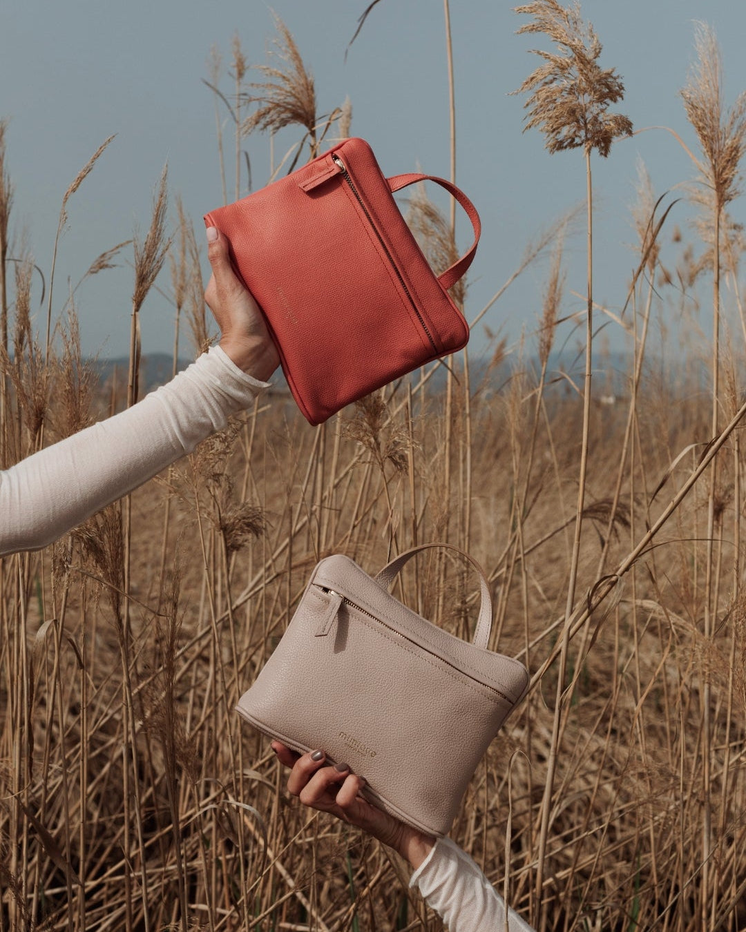 Bolso con cremallera invisible América Mimique para mujer en piel coral made in Spain, bandolera de gran calidad