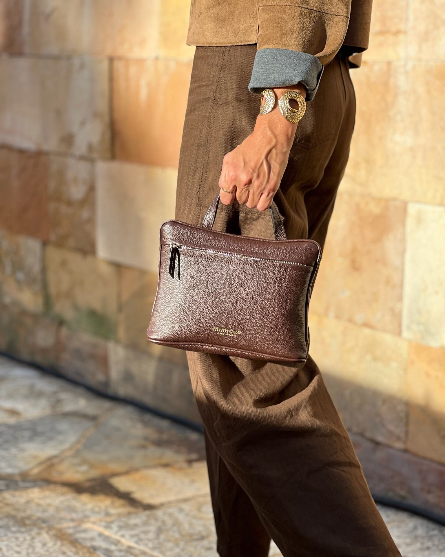 América marrón chocolate de Mimique bolso con asa de mano de diseño clásico y elegante en piel de alta calidad