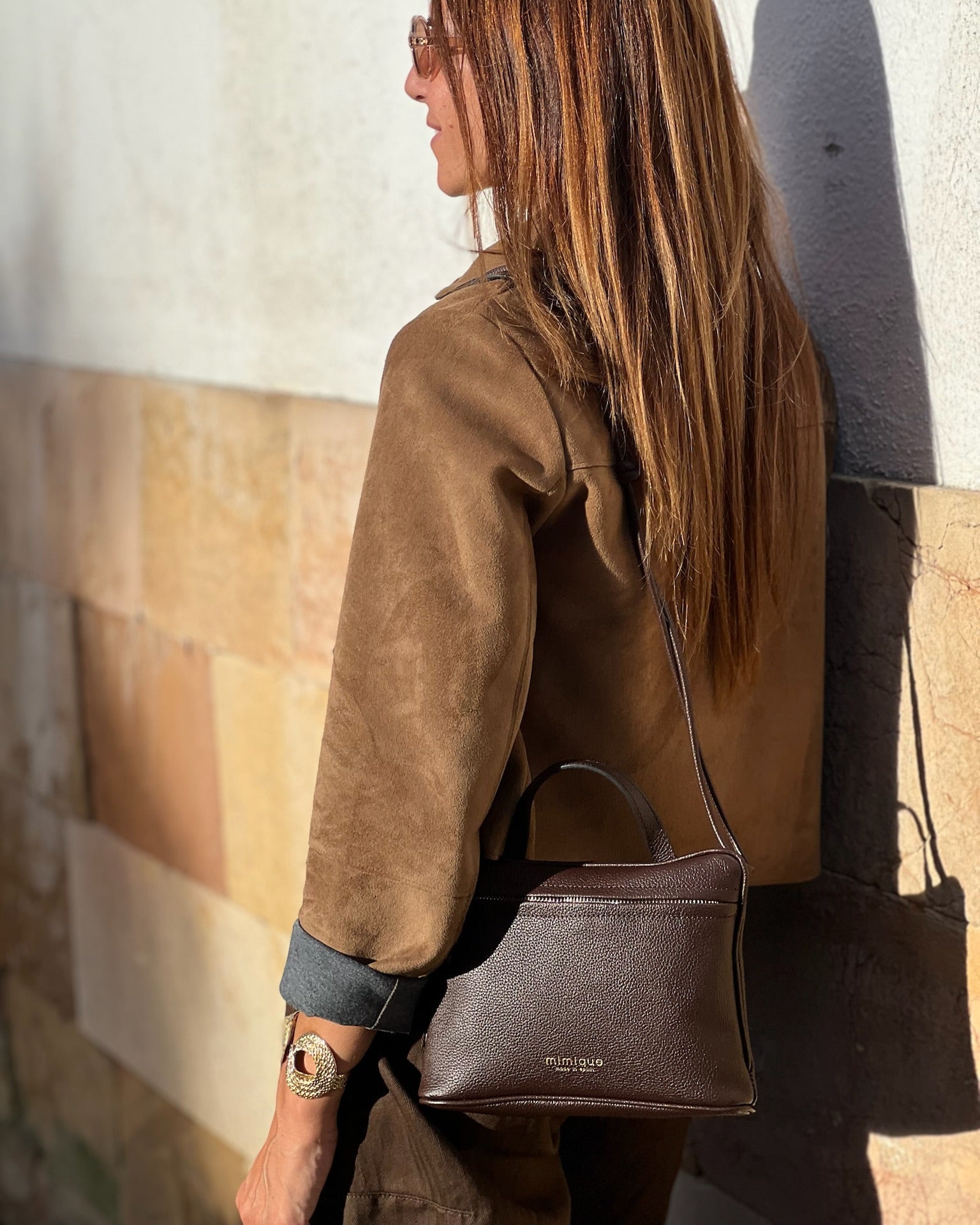 Bolso bandolera de piel color marrón chocolate América de Mimique hecho a mano en España
