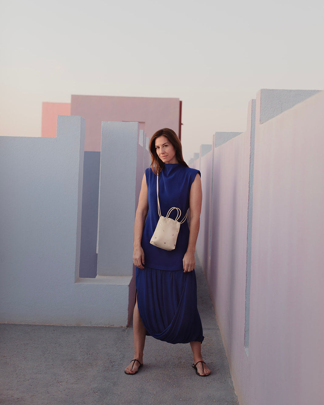 Bolso de piel para mujer Cue dots mantequilla. Diseño de bombonera. Piel de máxima calidad. Hecho a mano en España